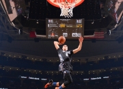 开云体育入口-恩比德彻底打爆防线，新疆队完胜老鹰，一场跨越篮球世界的对话