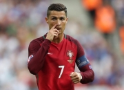 开云APP-德罗赞西决生死战接管比赛，湖人连续得分压制老鹰展现冠军底蕴