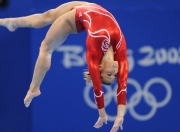 开云官方app入口-夜幕下的绝对主宰，巴尔韦德如何以精密计算改写F1街道赛的胜负剧本