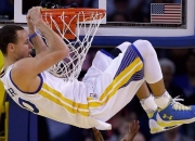 开云在线直播-橙衣风暴中的定海神针，孔德无争议全场最佳，荷兰险胜马里背后的战术密码