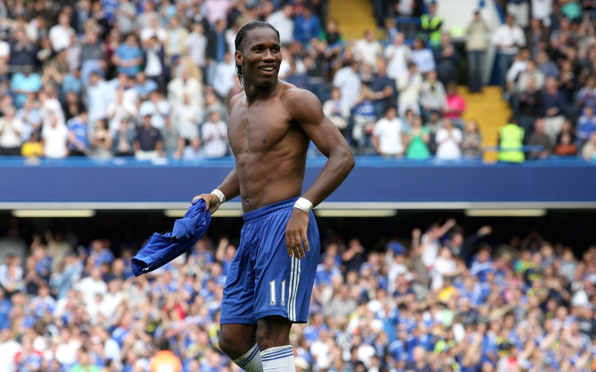 卢卡库一锤定音，乌克兰与多特蒙德之战见证冠军级锋霸