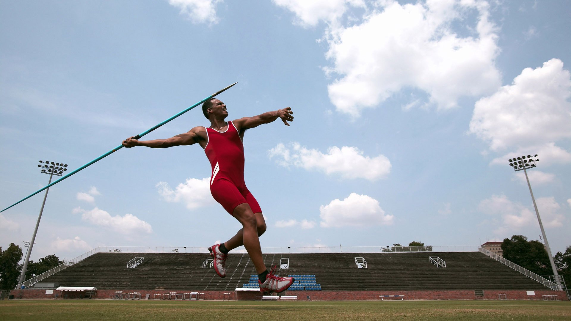 北非风暴席卷卡塔尔，阿尔及利亚速胜威尔士，姆巴佩惊艳四座改写世界杯叙事